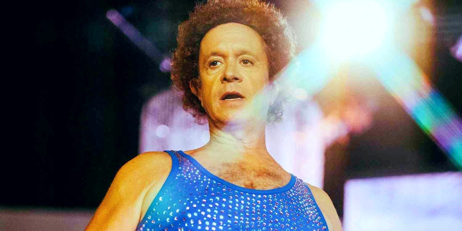 Pauly Shore as Richard Simmons with a spotlight behind him in The Court Jester