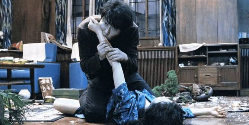 Sang-hyun feeds in Thirst