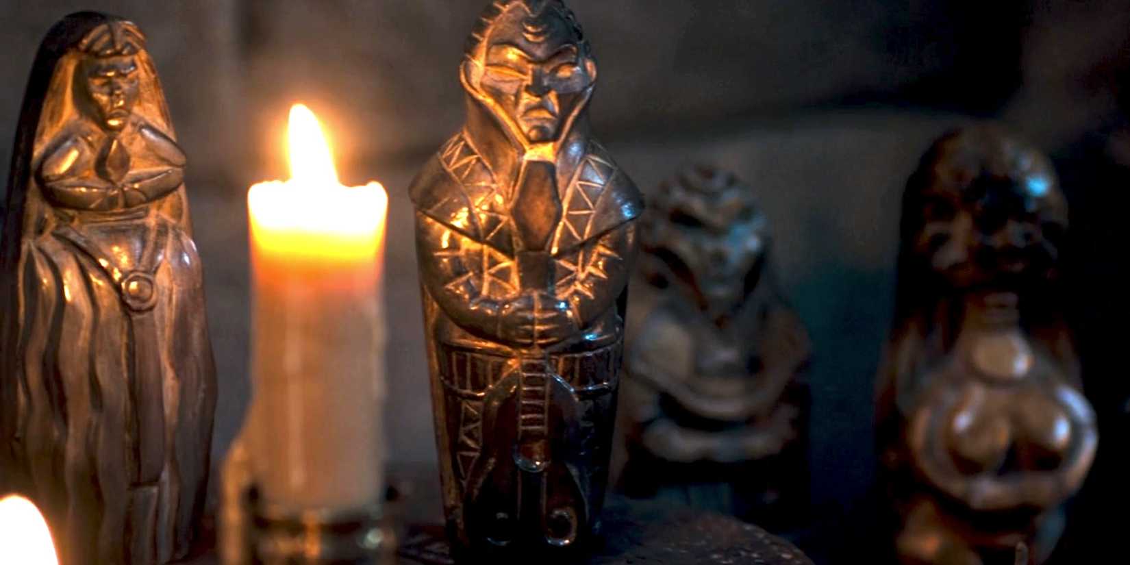 A statue of the Forsaken Asmodean in The Wheel of Time.