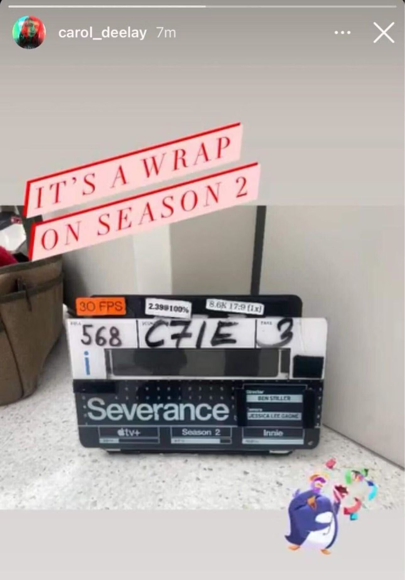 Uma foto compartilhada por Carol Deelay anunciando o encerramento das filmagens da 2ª temporada de Severance