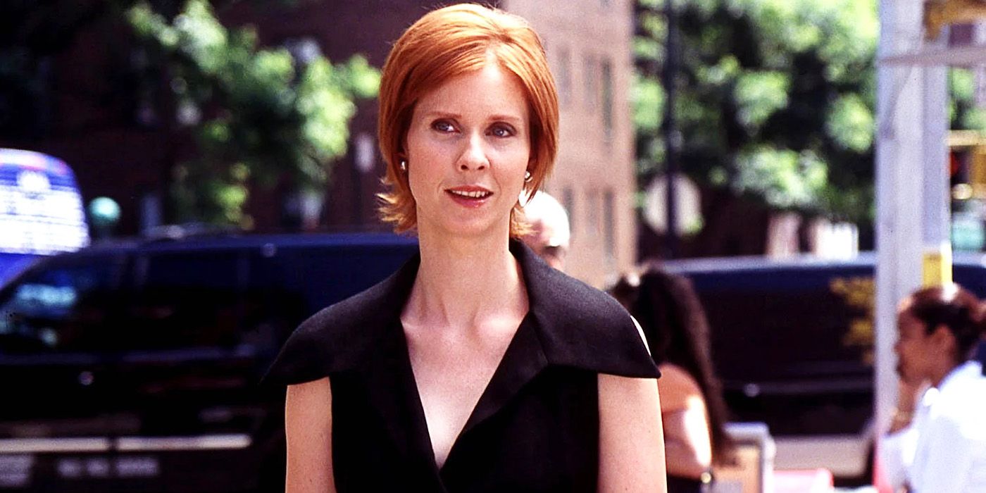 Cynthia Nixon as Miranda Hobbes standing in the middle of the street in Sex and the City 