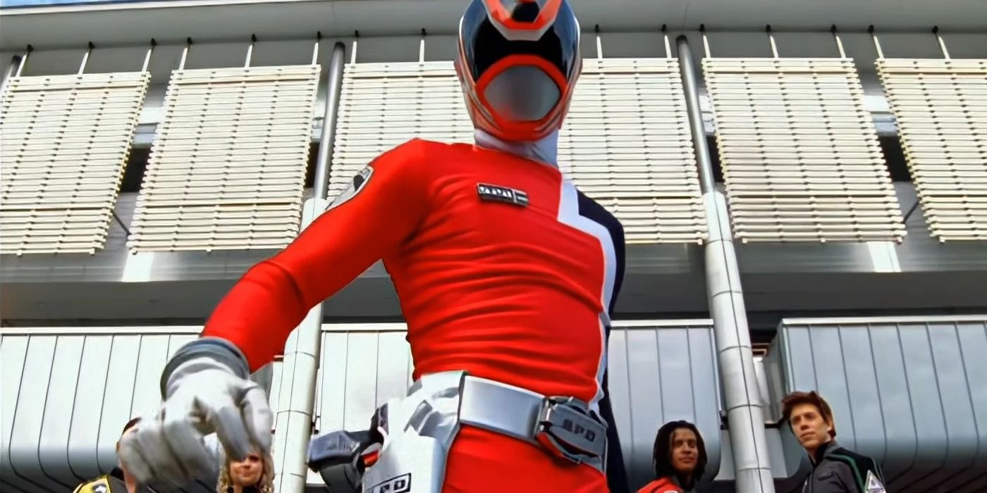 Sky se torna o Red Ranger na frente de sua equipe em Power Rangers SPD
