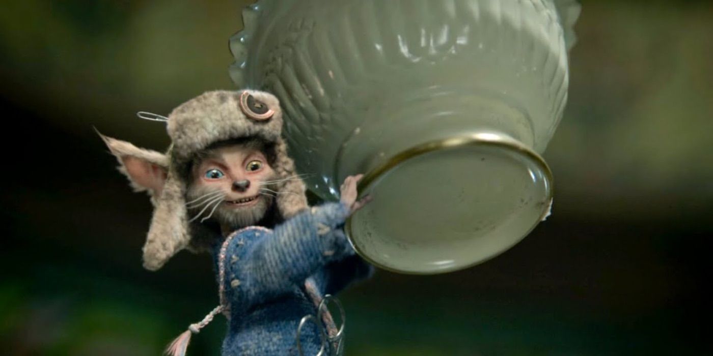 Uma criatura rato segura uma jarra em The Spiderwick Chronicles
