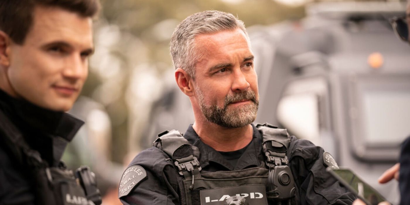 Jay Harrington luce con equipo táctico en SWAT