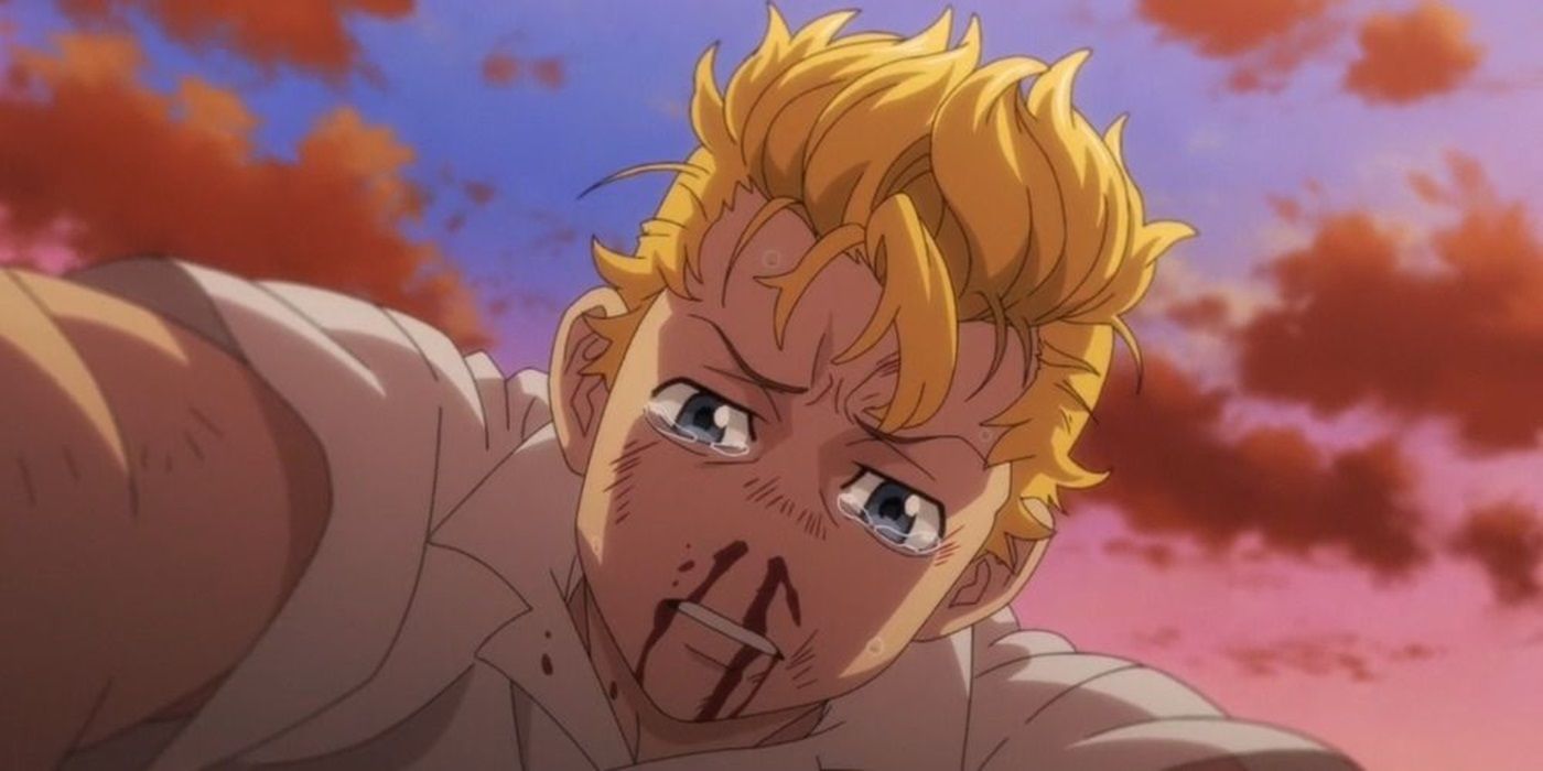 Captura de tela do anime Tokyo Revengers de Takemichi Hanagaki chorando com sangue escorrendo do nariz.