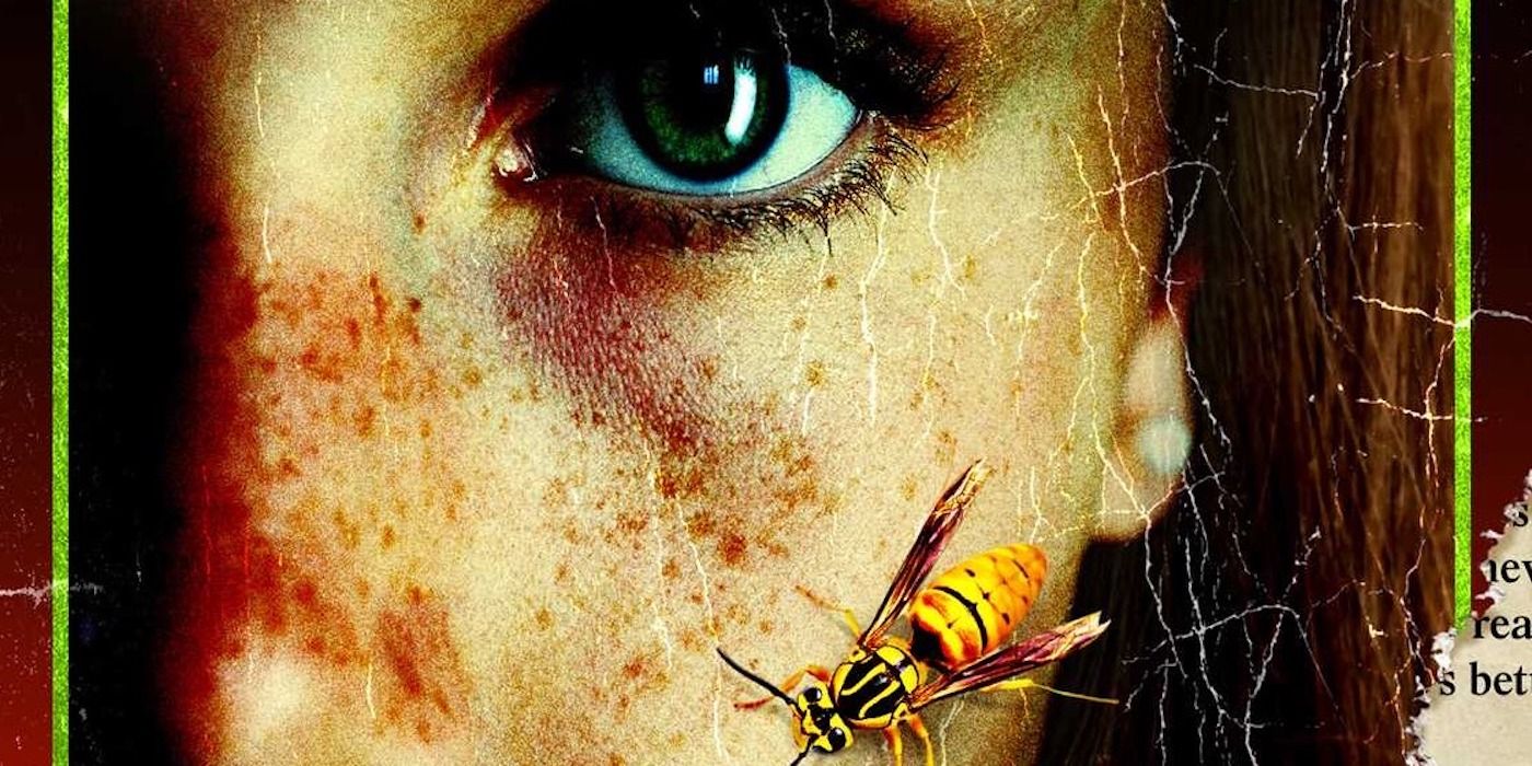 Capa de The Queen, de Nick Cutter.  É mostrado um close na lateral do rosto de uma garota.  Uma abelha rasteja em sua bochecha.
