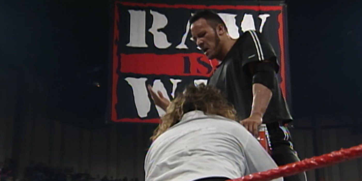 The Rock vs Mankind em um RAW 99 (1)