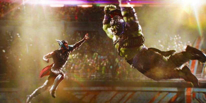 Thor fighting the Hulk as gladiators in Thor Ragnarok