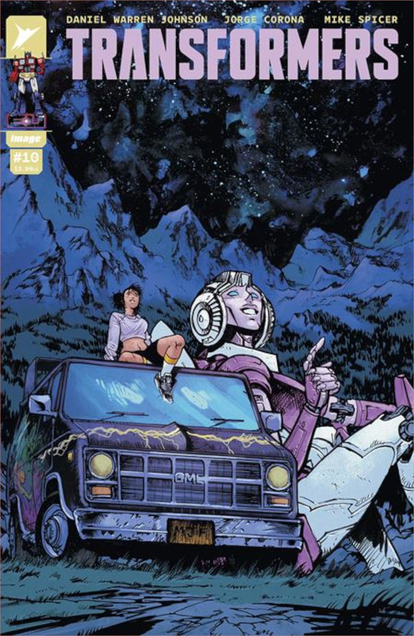 Capa de Transformers #10 por Daniel Warren Johnson, personagens humanos e Autobots olhando para as estrelas.