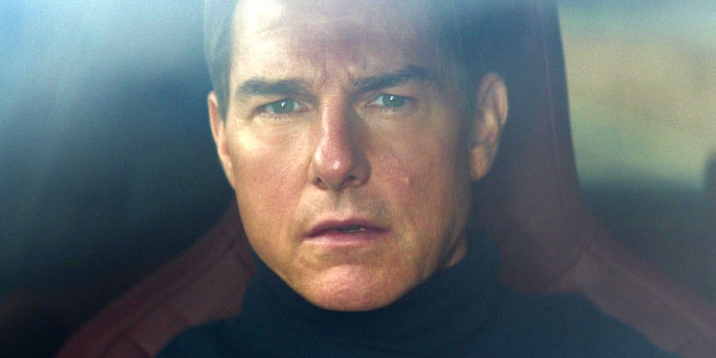 Tom Cruise como Ethan Hunt parecendo preocupado em Missão: Impossível – Dead Reckoning Part One