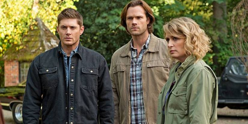 Samantha Smith come Mary, Jensen Ackles come Dean, Jared Padalecki come Sam in Supernatural