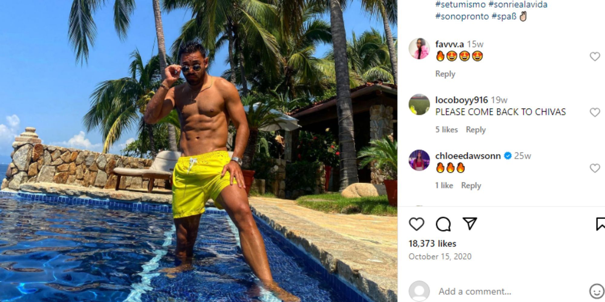 Love Undercover Marco Fabian posando em uma piscina com palmeiras ao fundo