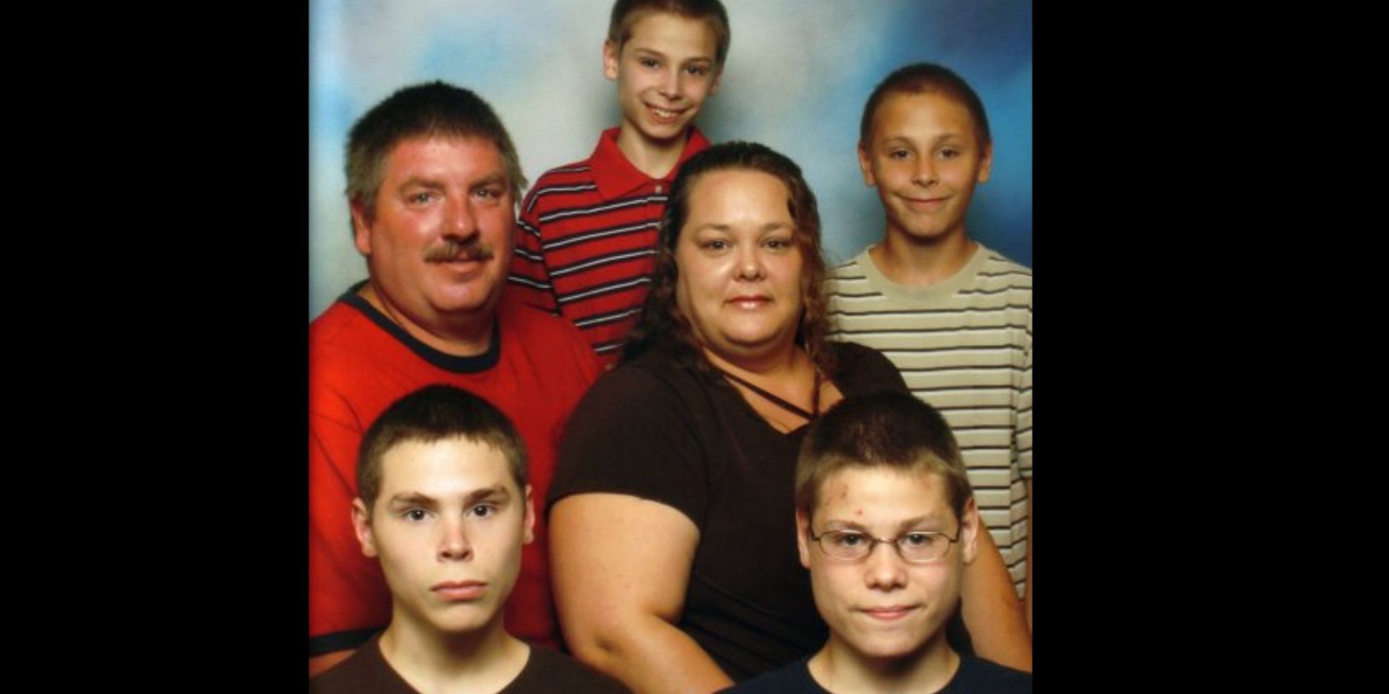 1000-lb Sisters family photo of Misty Slaton Wentworth & husband & 4 sons