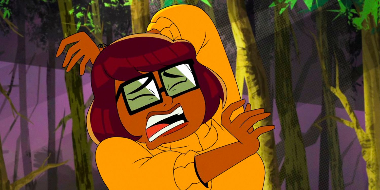 Velma se contorce de dor no episódio 1 da 2ª temporada de Velma