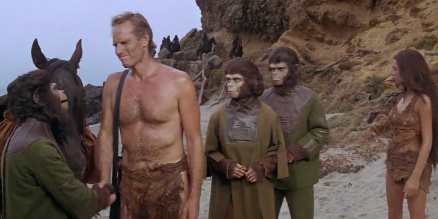 Charlton Heston como George Taylor se despide en El planeta de los simios (1968)