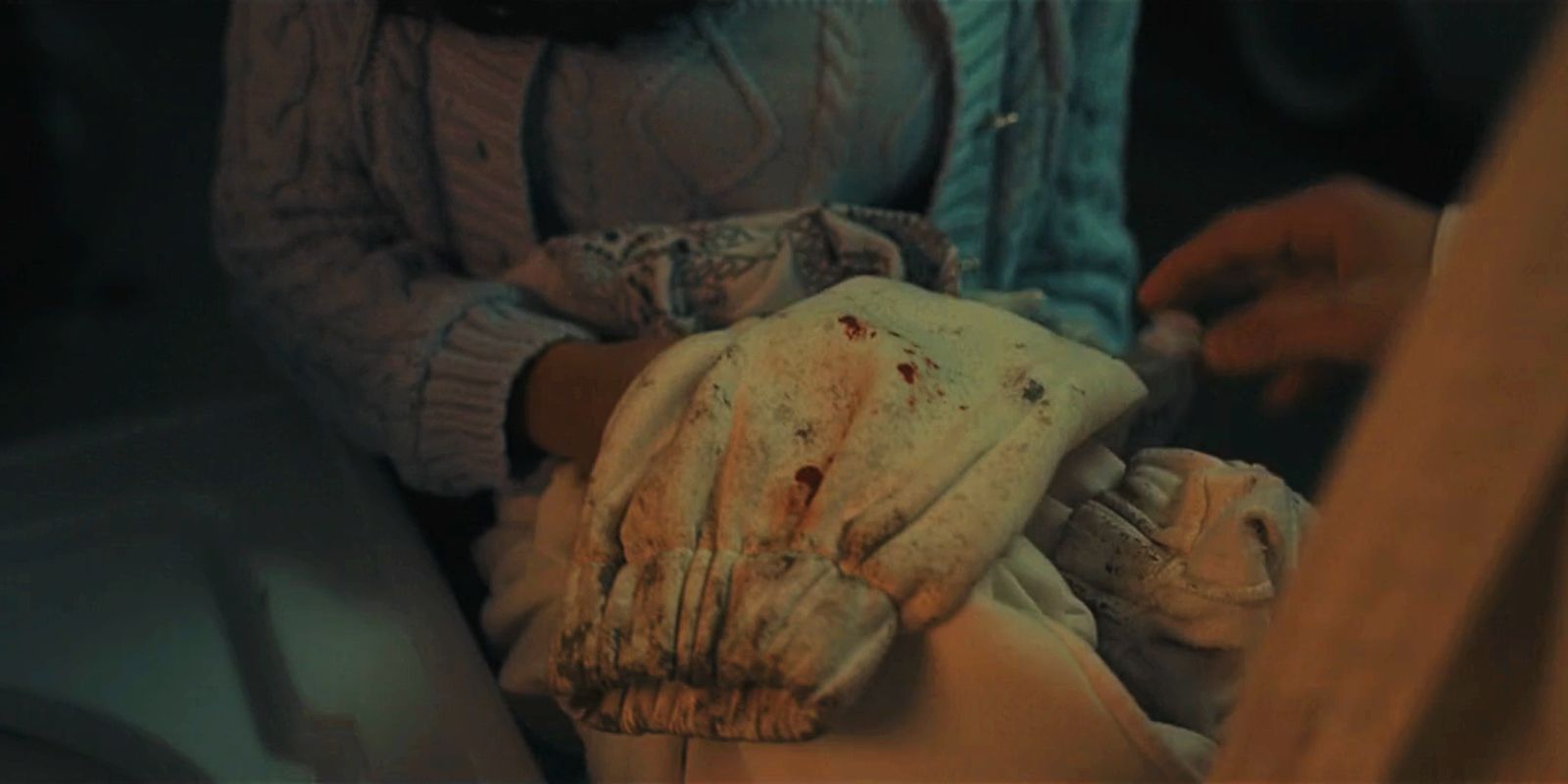 Warren&rsquo;s Clothes have blood spatter on them in Under the Bridge