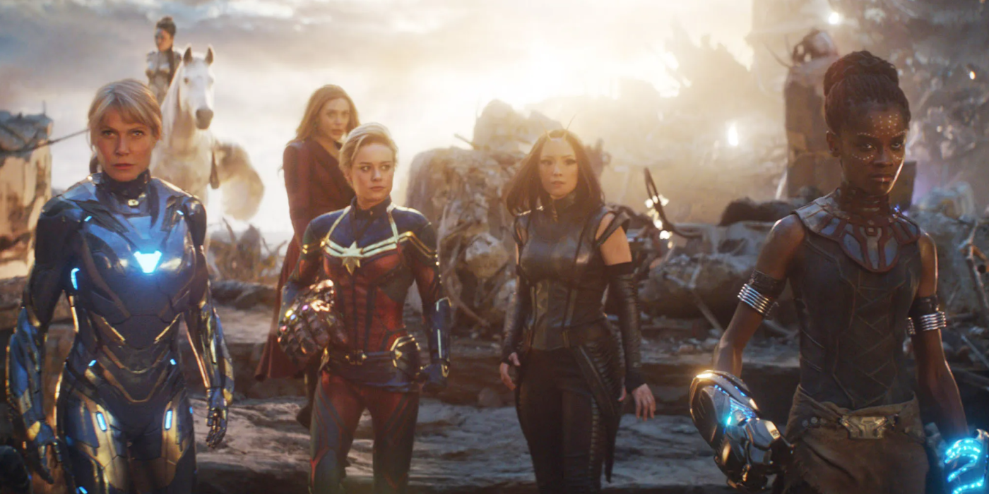 women heroines fighting together in avengers endgame (1)