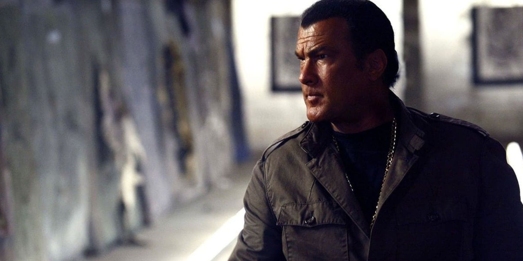 Steven Seagal in an alleyway in Belly of the Beast