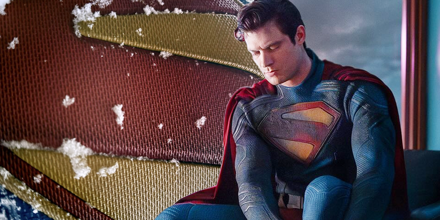 Uma imagem dividida de David Corenswet como Superman e o logotipo do Superman DCU