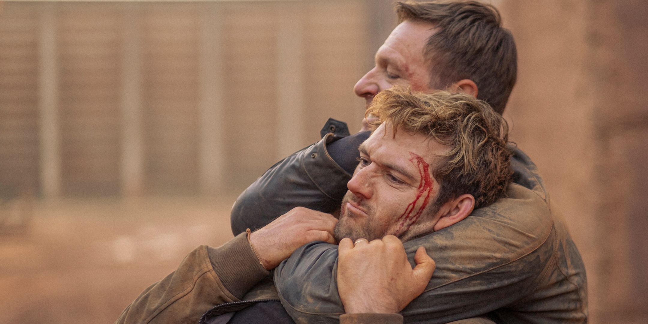 Aaron Eckhart as Ben choking out John in Chief of Station