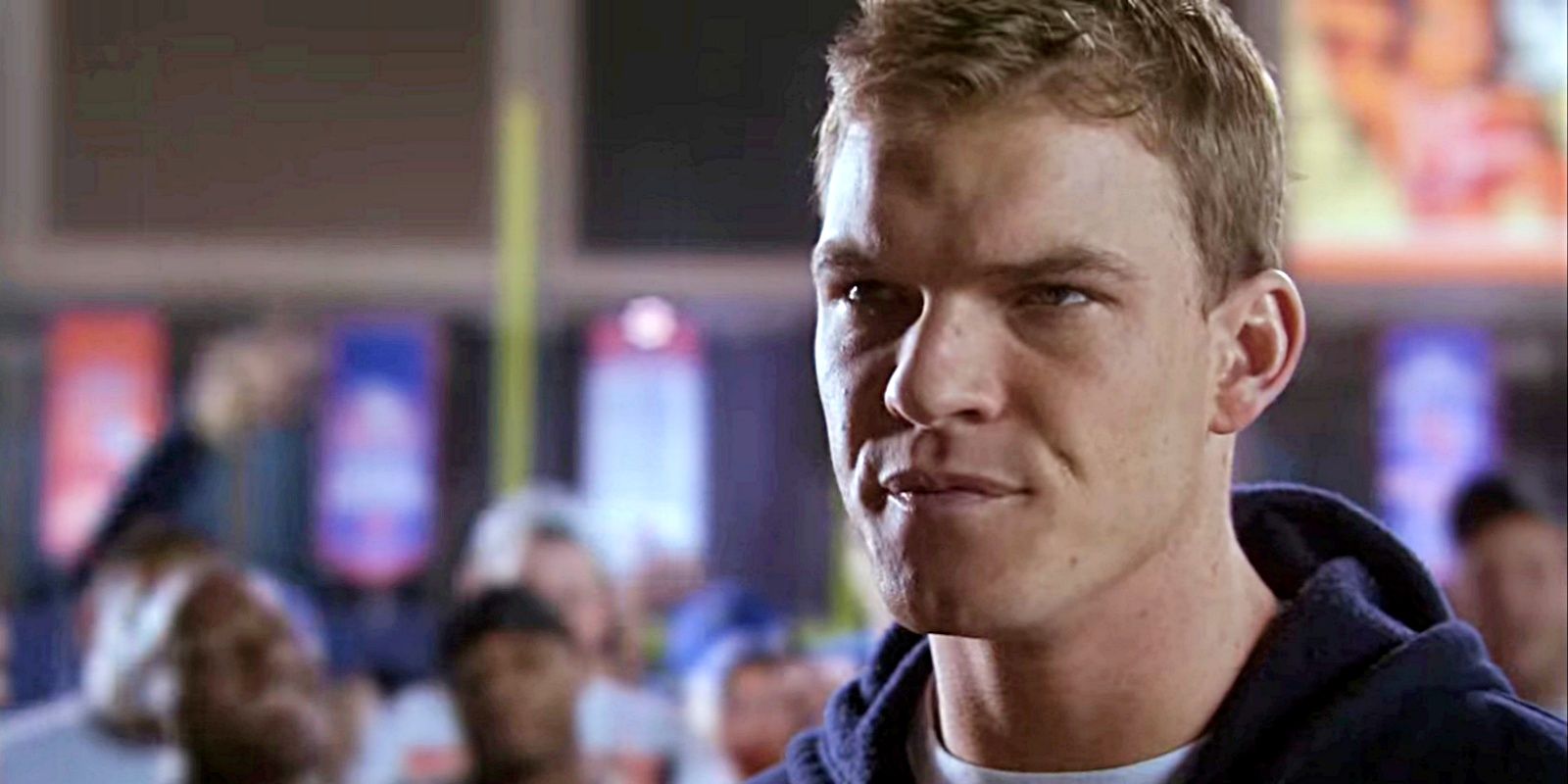 Alan Ritchson como Thad Castle em Blue Mountain State Temporada 1, episódio 1.