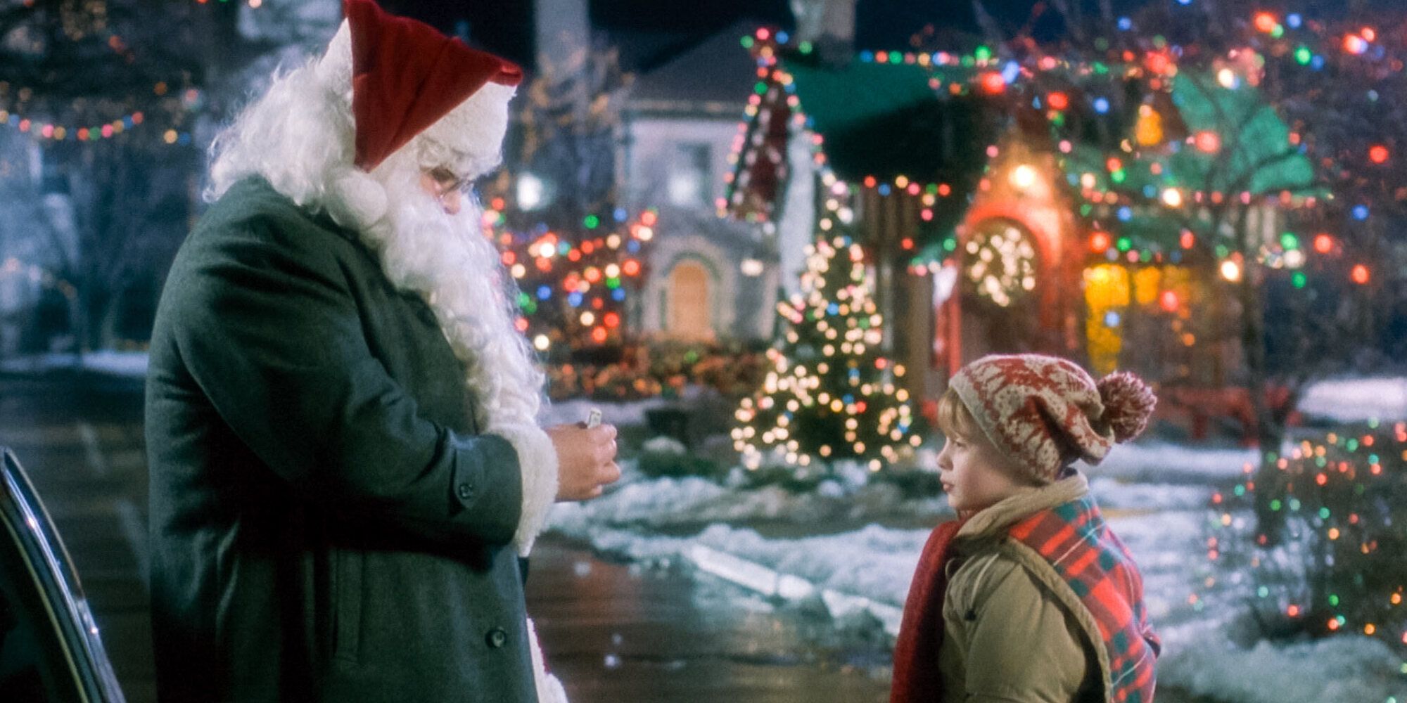 Papai Noel com Macaulay Culkin como Kevin McCallister em Home Alone.jpg