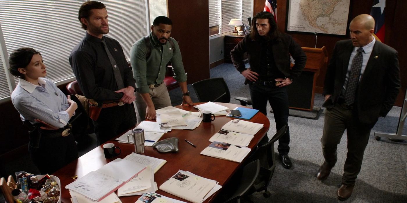 Ashley Reyes, Jared Padalecki, Jeff Pierre, Justin Johnson Cortez, and Coby Bell standing around a table in Walker.