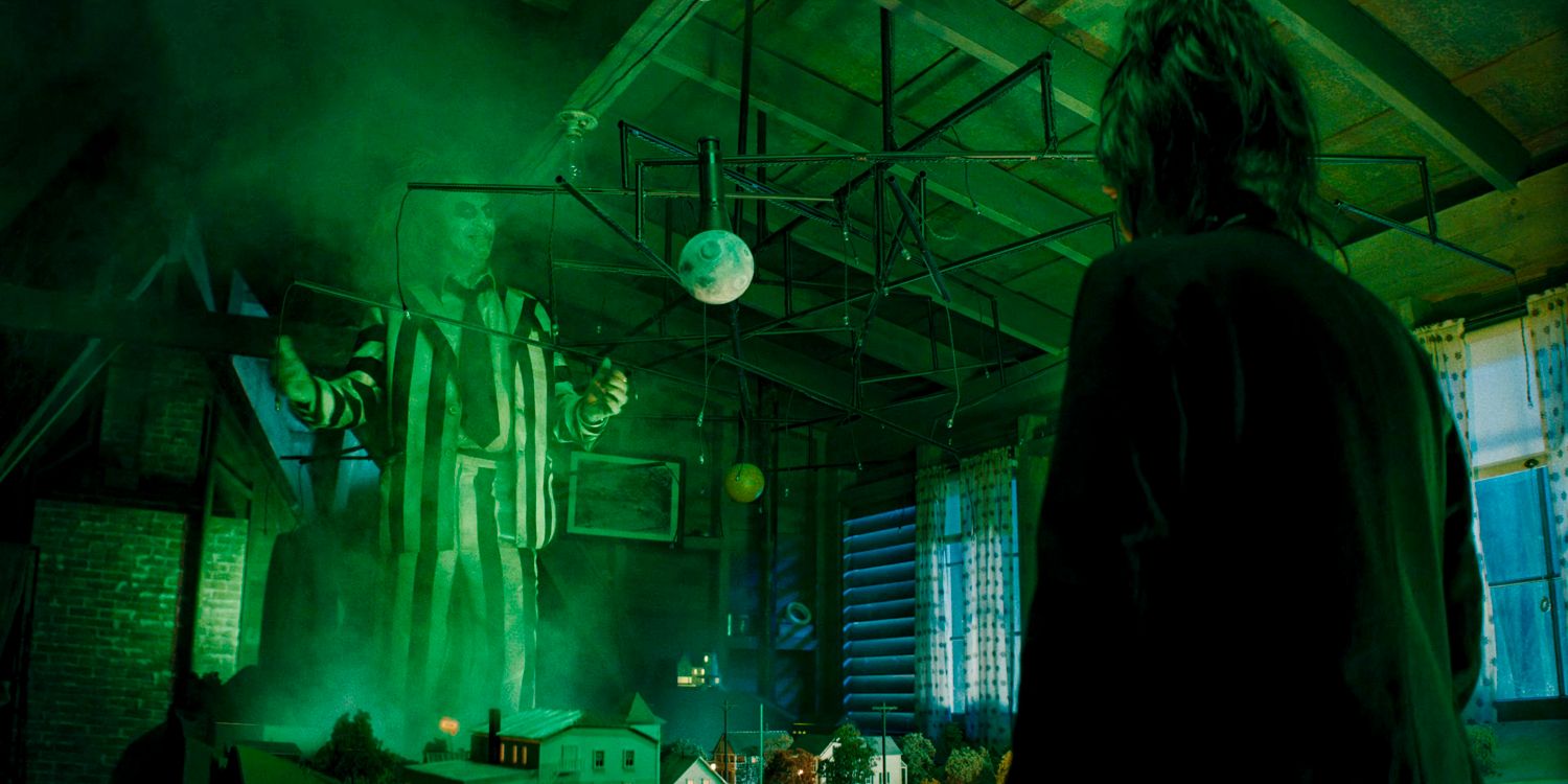 Beetlejuice (Michael Keaton) aparece en Beetlejuice 2 con Lydia Dietz (Winona Ryder)