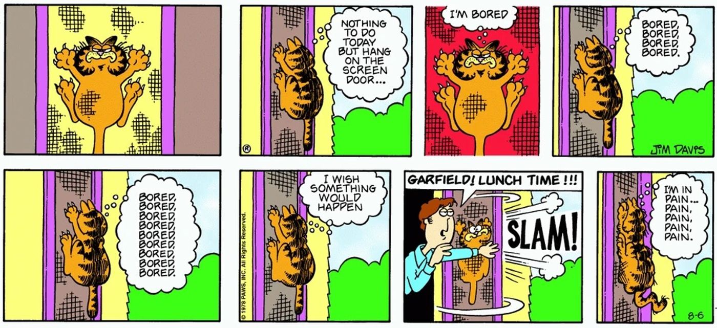 Garfield reclama de estar entediado enquanto está pendurado na porta de tela