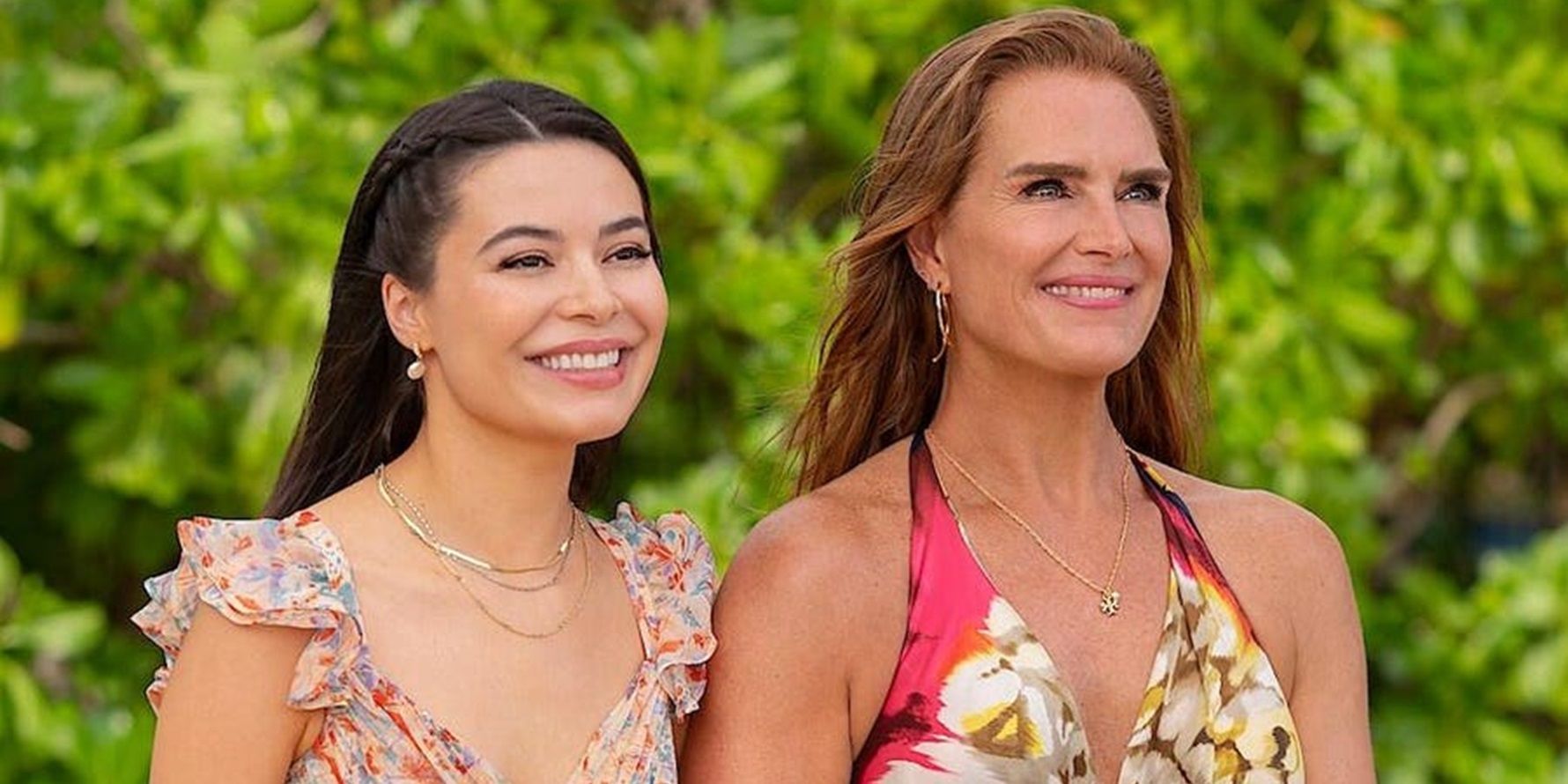Brooke Shields standing with Miranda Cosgrove in Mother of the Bride