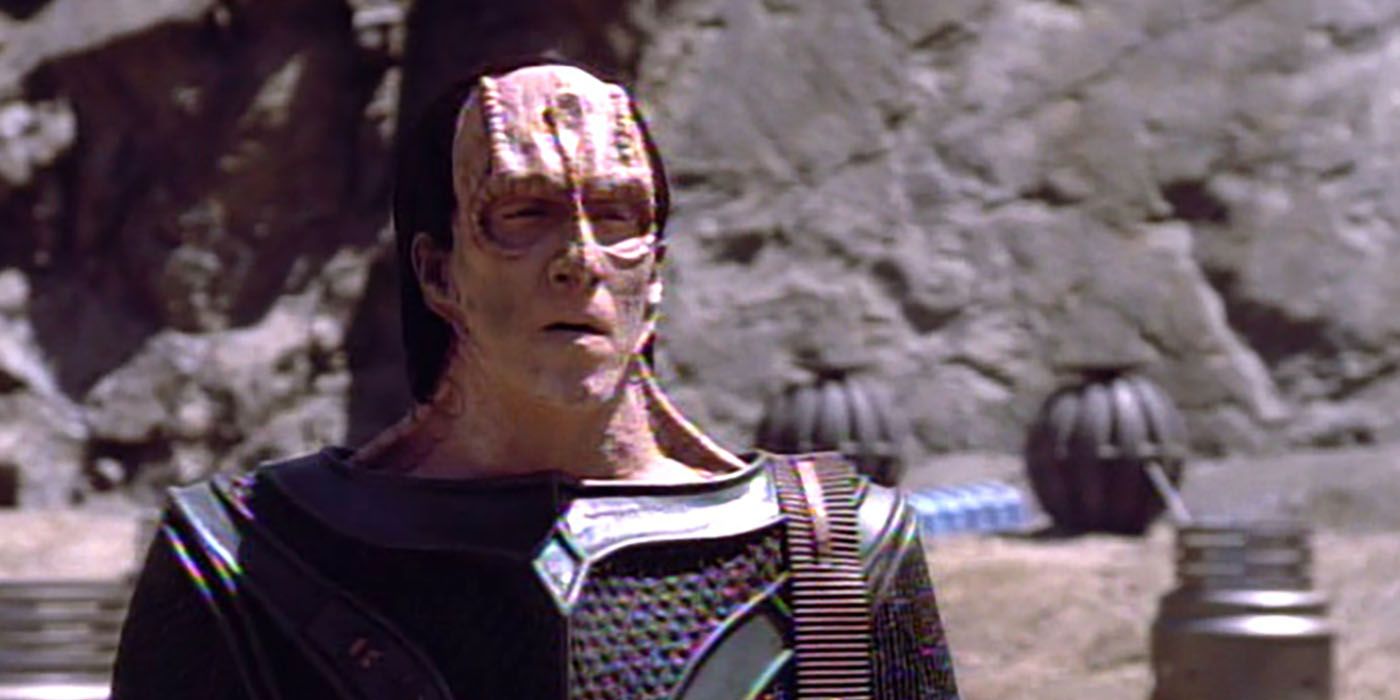 Cardassian officer in Star Trek DS9 The Homecoming