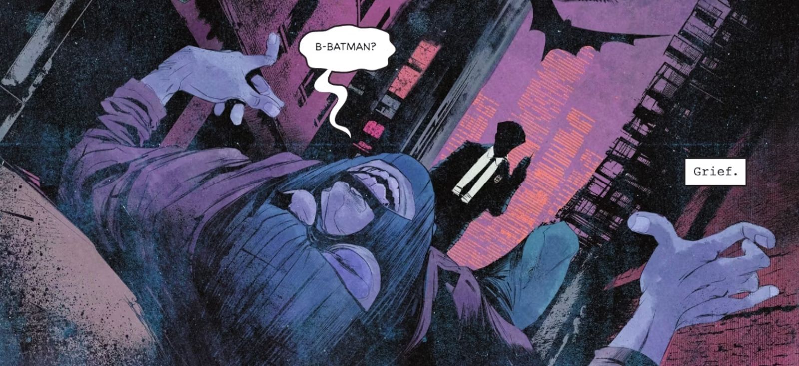 Um criminoso de Gotham está deitado em um beco, espancado, gaguejando “Batman” enquanto uma figura vestindo terno se aproxima.