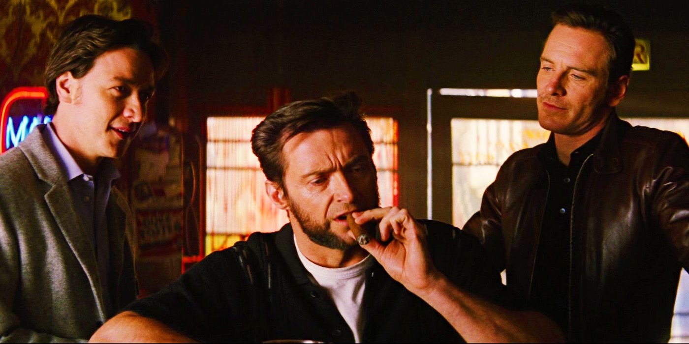 Charles Xavier e Erik Lehnsherr conhecendo Logan em X-Men First Class