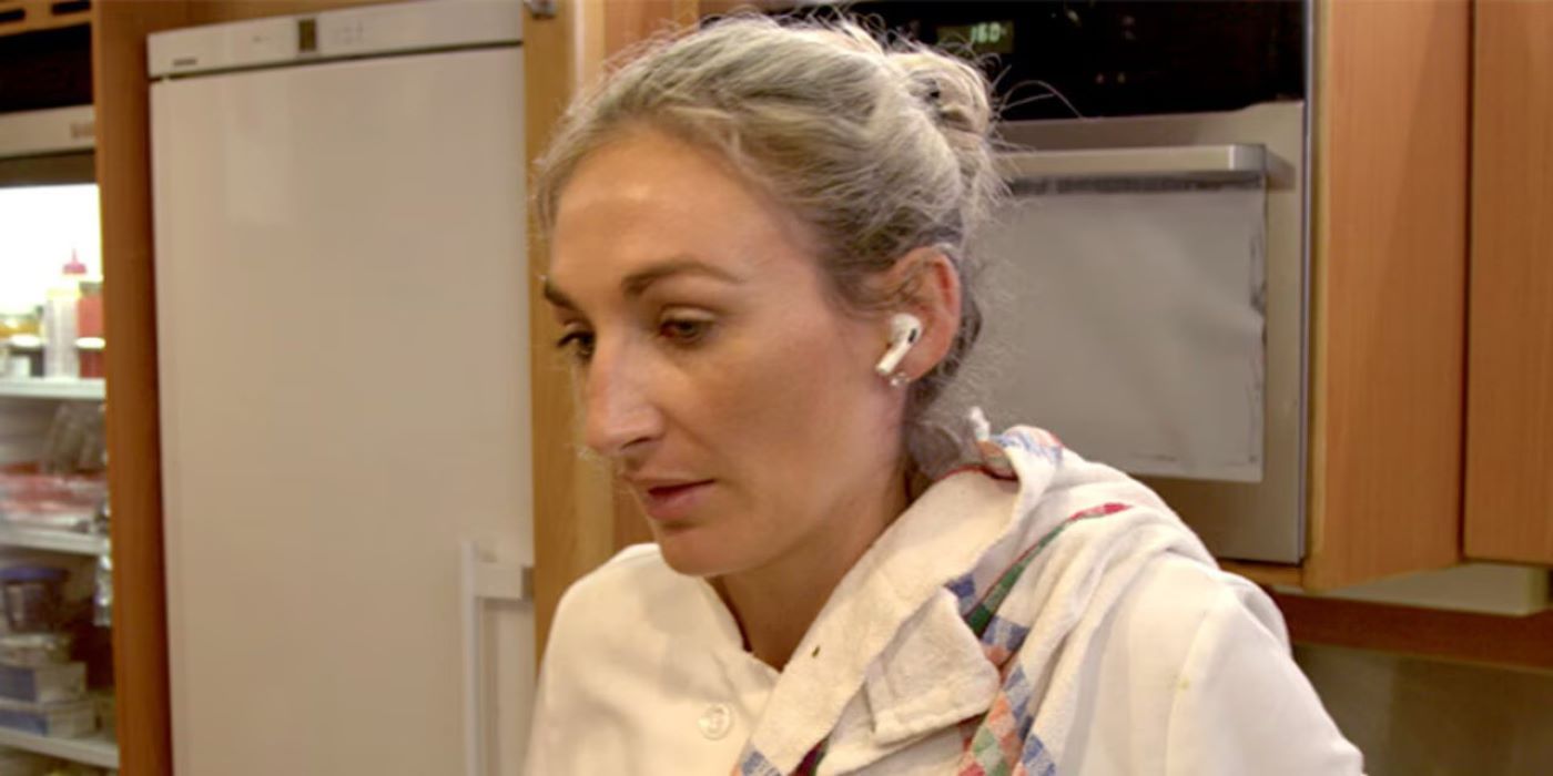 Chef jess condy below deck with air pod in ears