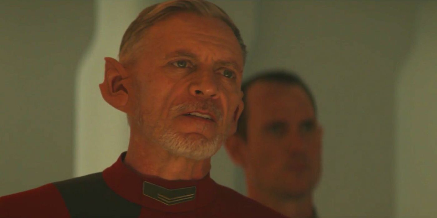 Comandante Rayner rosnando para Breen em Star Trek DIscovery