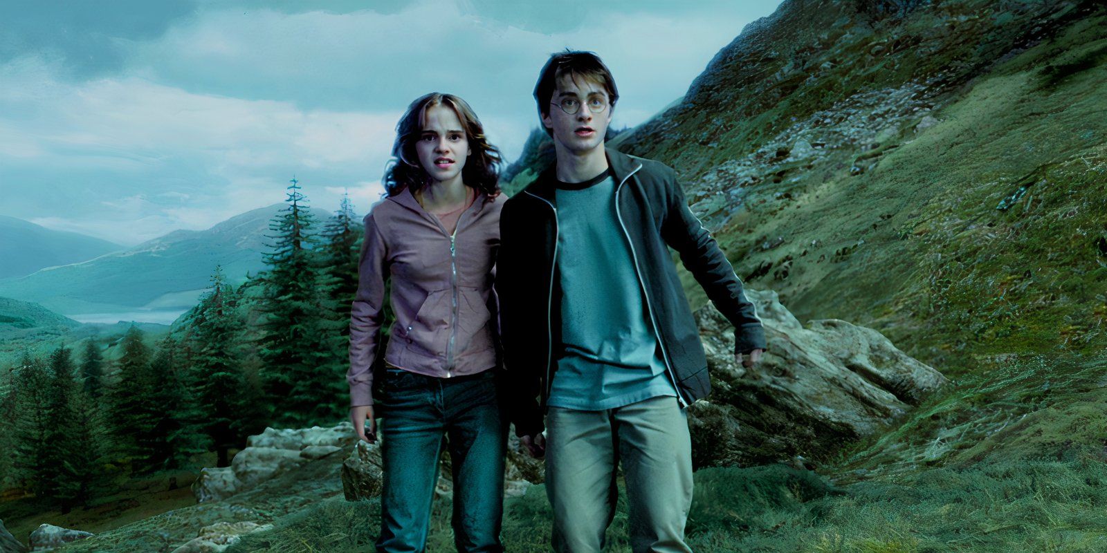 Daniel Radcliffe as Harry and Emma Watson as Hermione in Harry Potter and the Prisoner of Azkaban