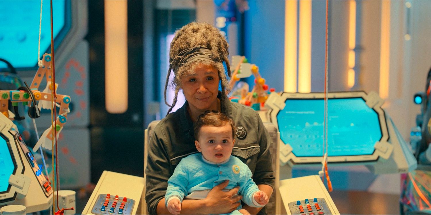 Jocelyn (Golda Rosheuvel) as Nan-E carrying baby Eric in Doctor Who season 14 episode 1