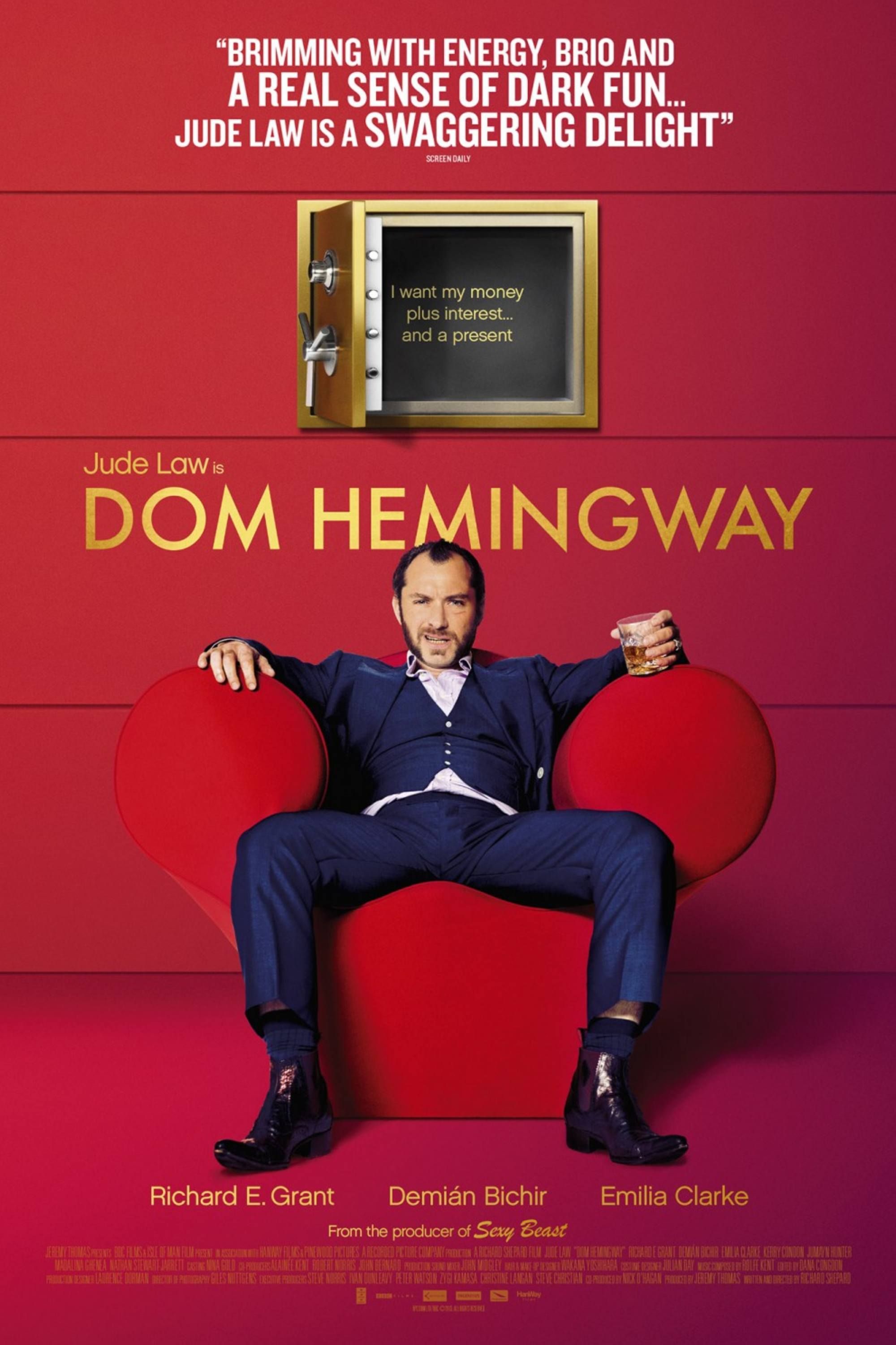 Dom Hemingway - Poster - Jude Law in a suit sitting on a red chair