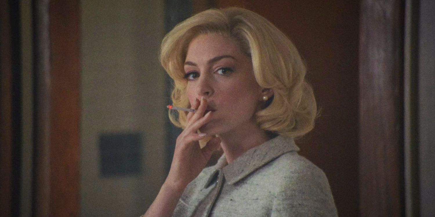 Rebecca (Anne Hathaway) fumando um cigarro em Eileen