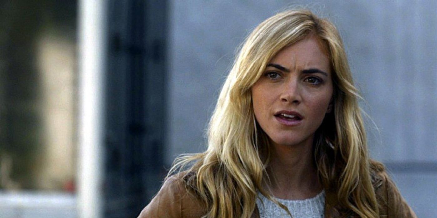 Emily Wickersham como Ellie Bishop parecendo irritada em NCIS