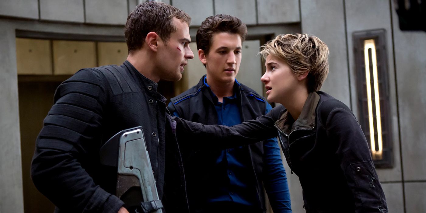 Quatro e Tris tendo uma conversa séria ao lado de Peter em The Divergent Series Insurgent
