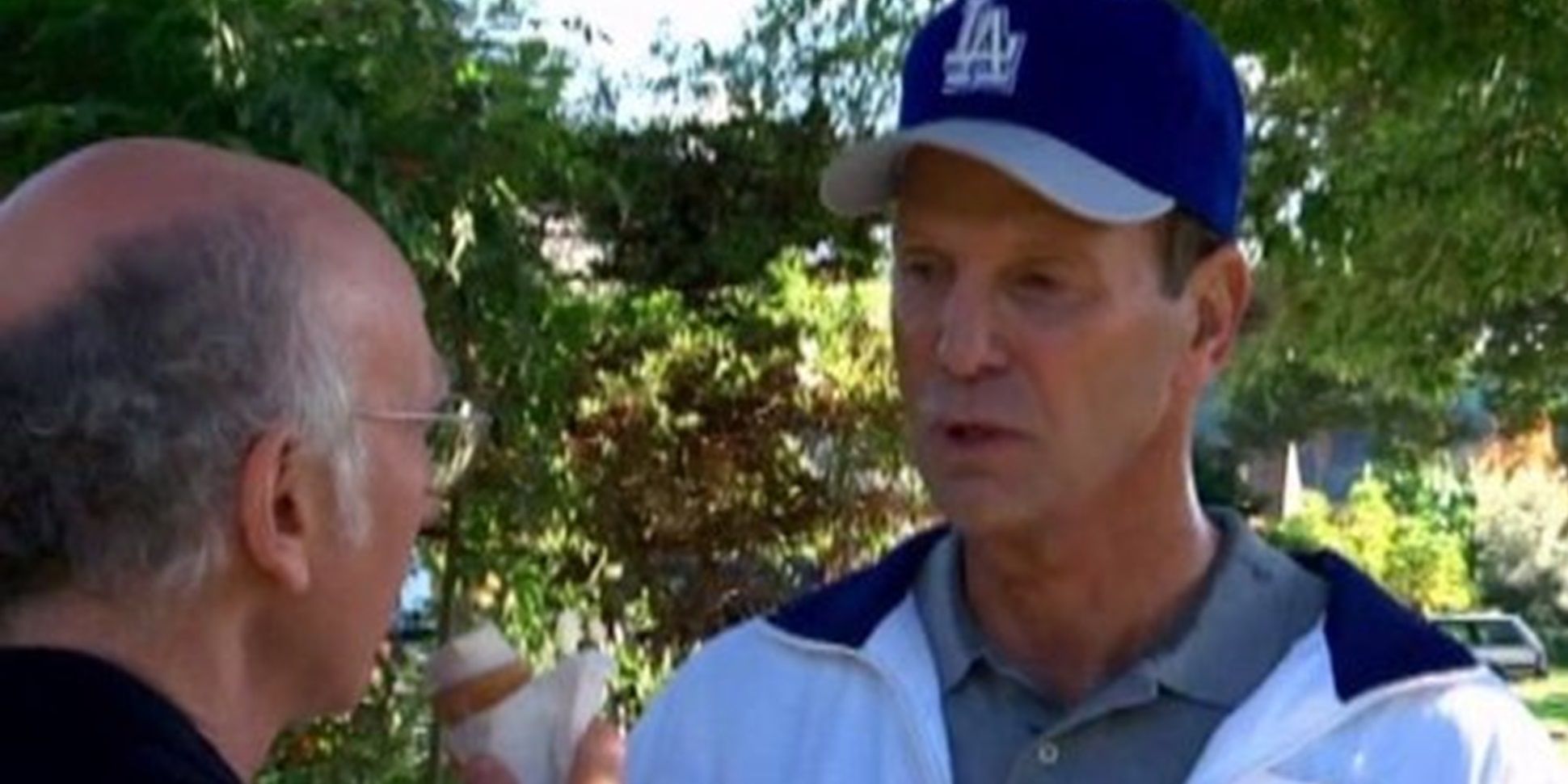 Funkhouser olhando com raiva para Larry em Curb Your Enthusiasm