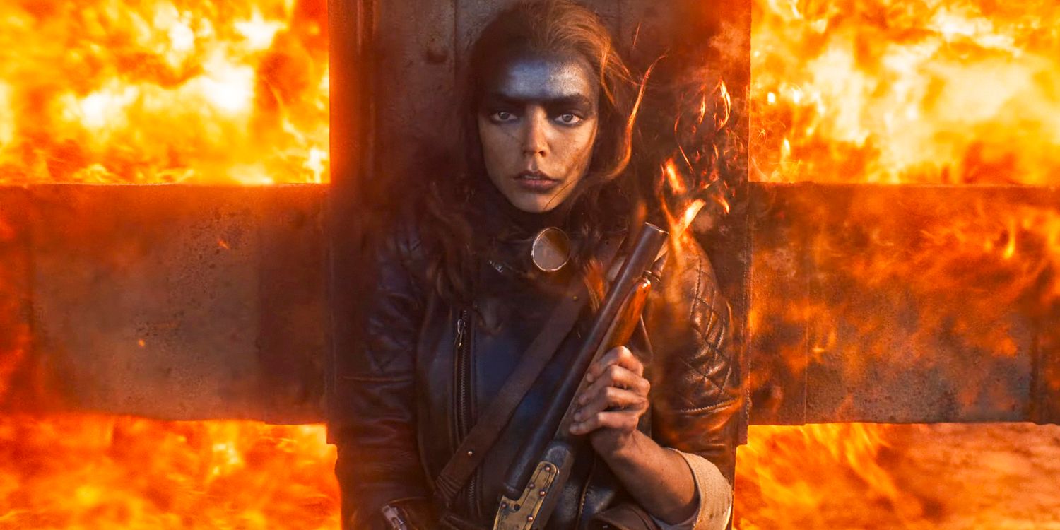 Furiosa (Anya Taylor-Joy) holding a weapon, behind her a metal structure in the shape of a cross that protects her from an explosion in Furiosa