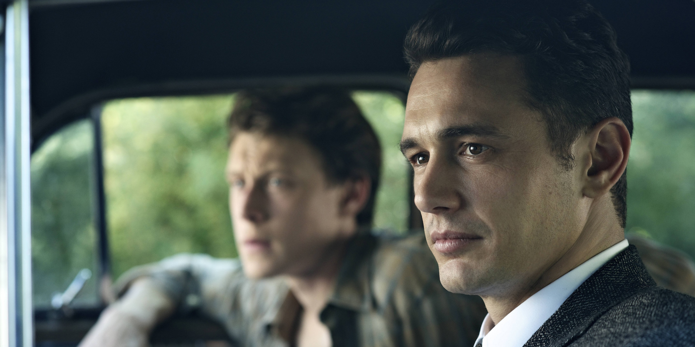 Bill Turcotte (George MacKay) and Jake Epping (James Franco) in a car together in 11.22.63