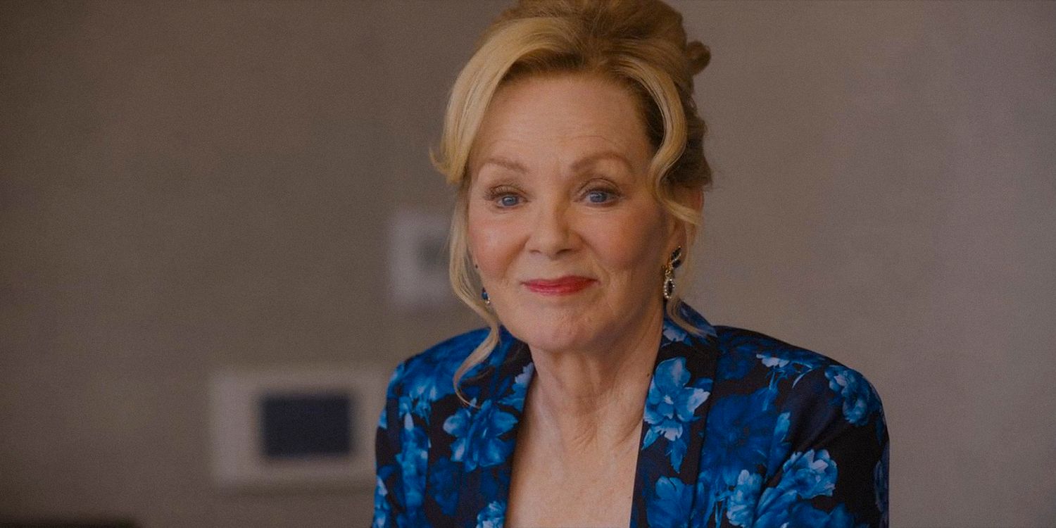 Deborah (Jean Smart) sonríe en Hacks Temporada 3 Episodio 9