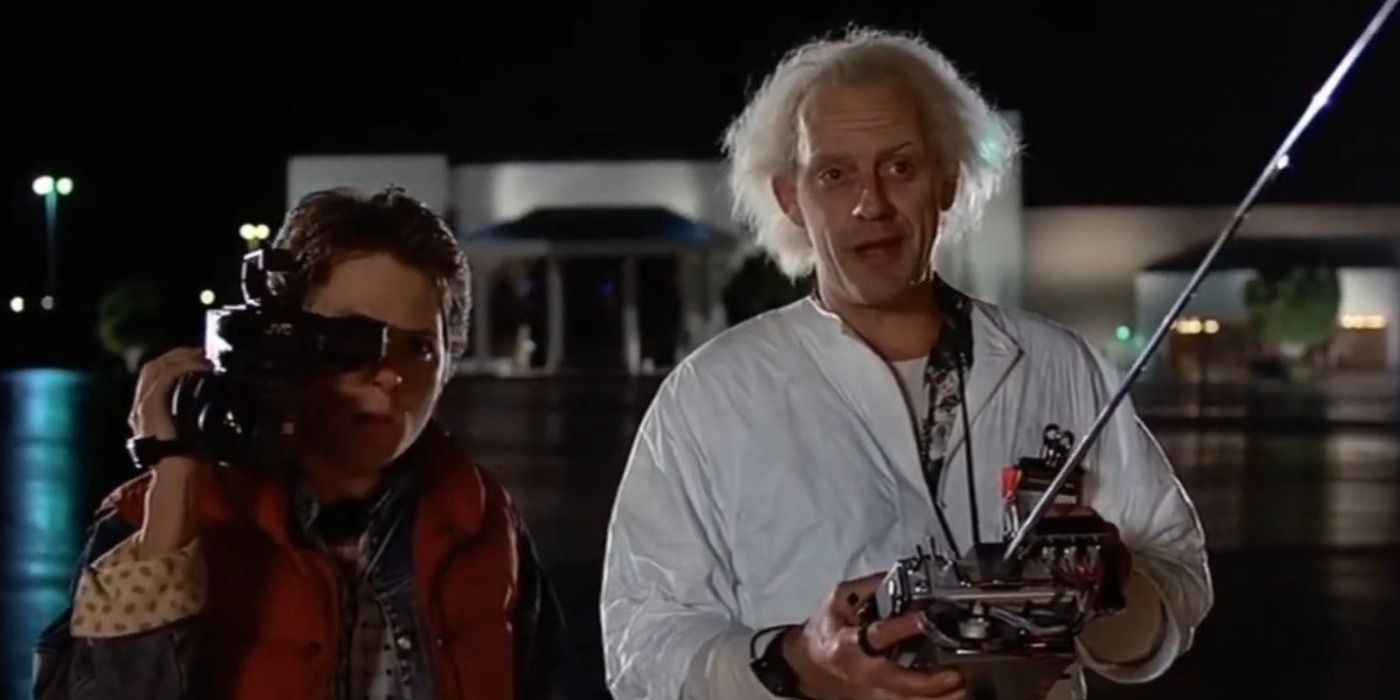 Michael J. Fox como Marty McFly e Christopher Lloyd como Emmett "Doutor" Brown na cena de De Volta para o Futuro (1985): “Se meus cálculos estiverem corretos, quando este bebê atingir 88 milhas por hora, você verá alguma merda séria.”