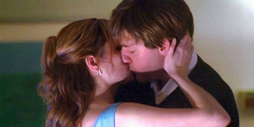 John Krasinski as Jim and Jenna Fischer as Pam kissing in the Casino Night episode in The Office