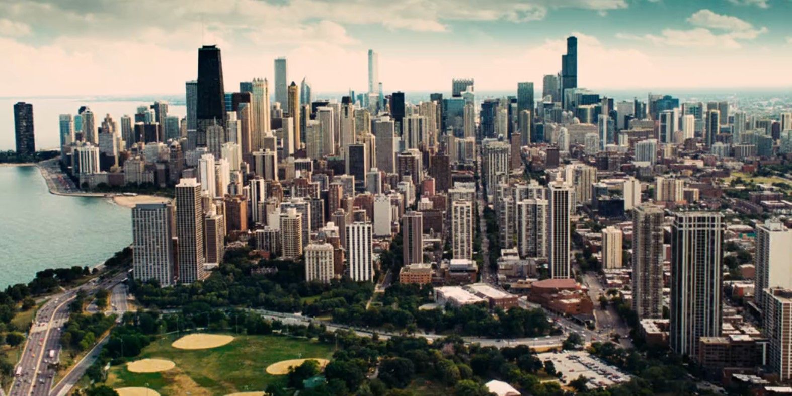 Uma foto aérea de Chicago, Illinois, usada na introdução de The Judge (2014)