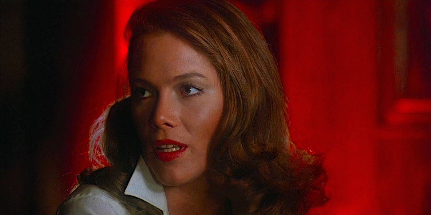 Kathleen Turner having a serious conversation in a scene from Body Heat
