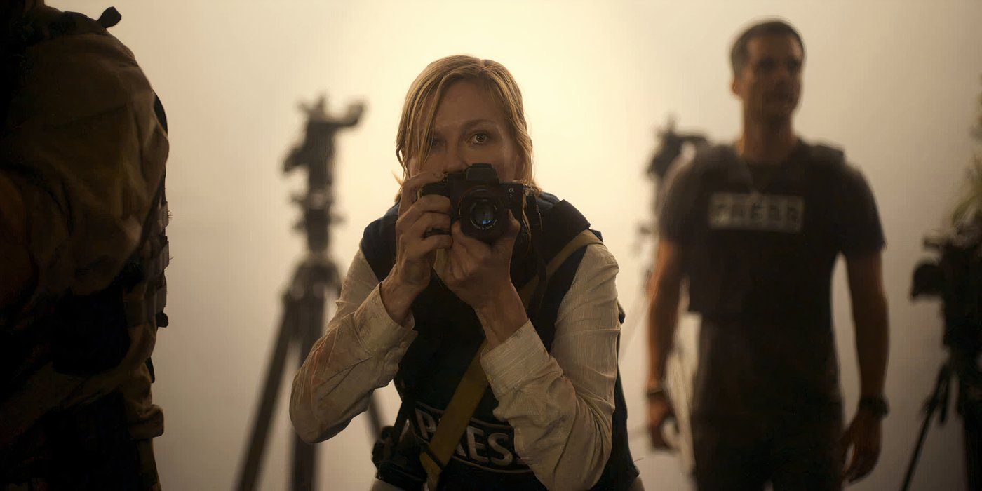 Kirsten Dunst taking a photo at the camera from Alex Garland's Civil War